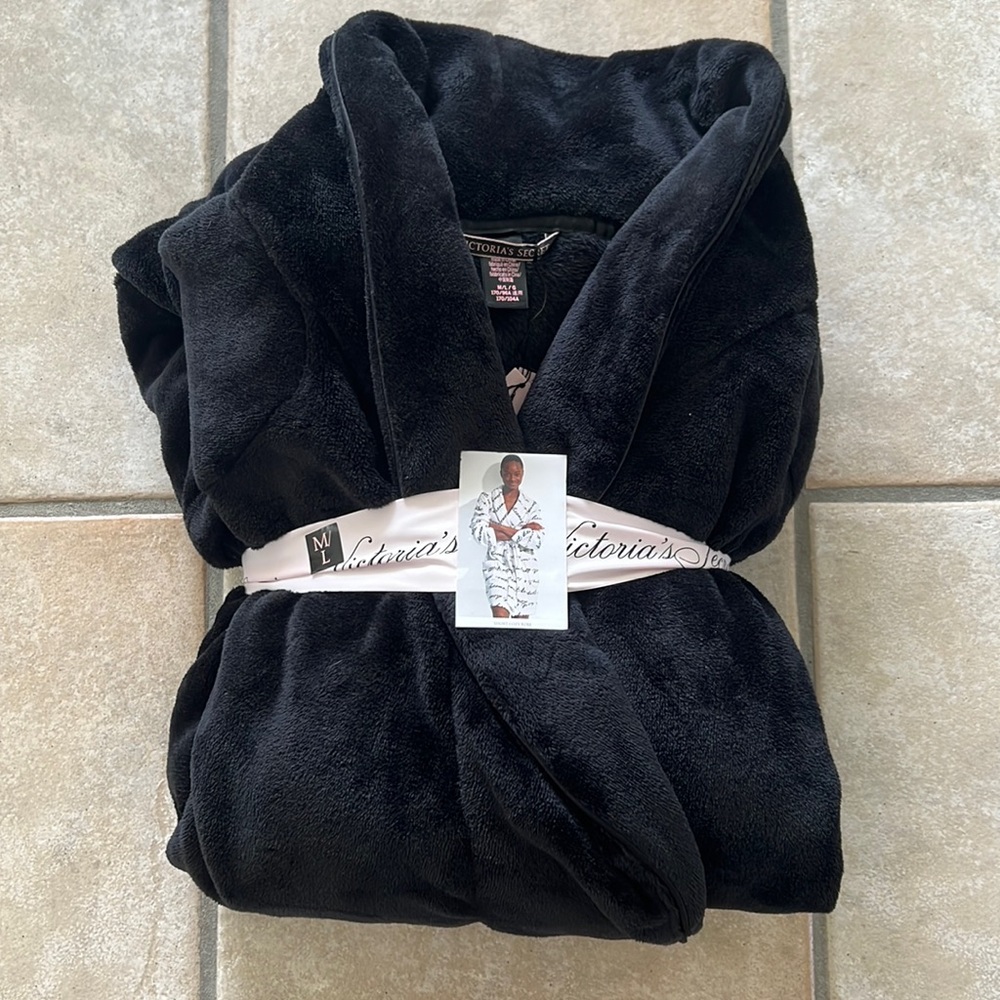 BRAND NEW VICTORIA SECRET ROBE!